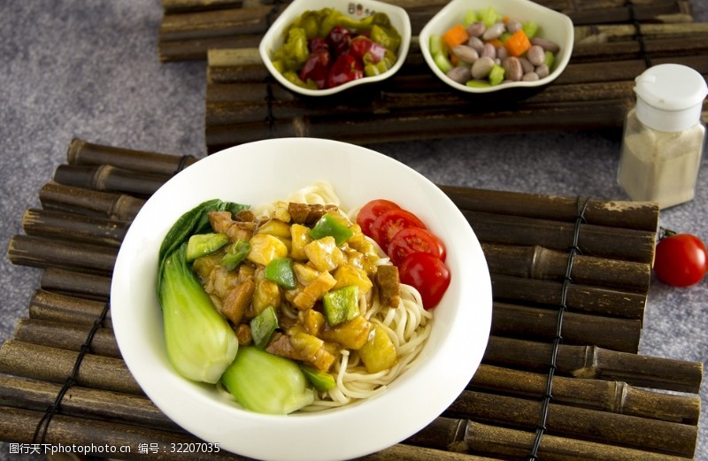 咖喱牛肉面图片素材