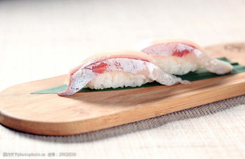 鱼类鰤鱼握寿司