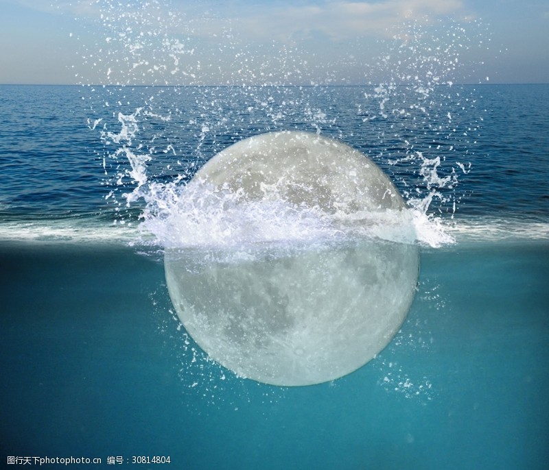 水滴素材月亮掉进大海创意合成素材
