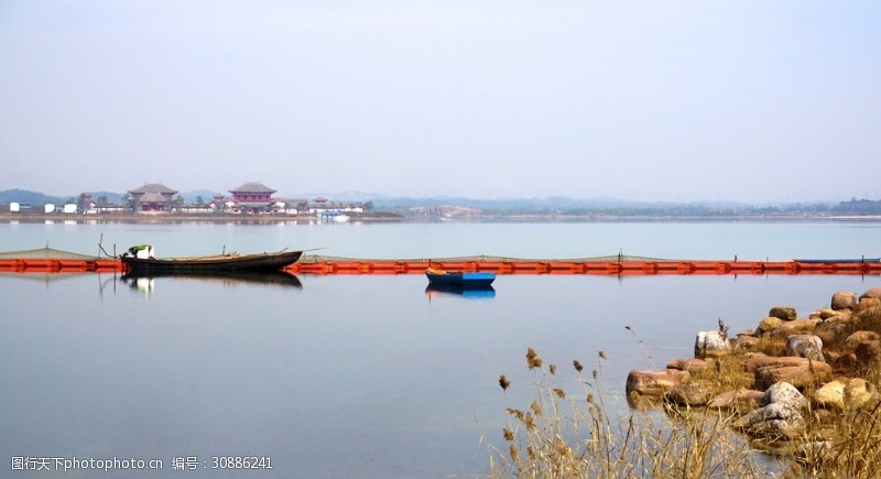 城市湿地湖畔风景