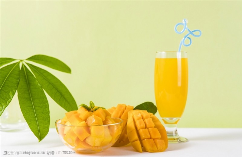 鲜榨果汁芒果和芒果汁