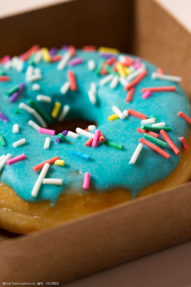 多拿滋摄影图实物图多彩糖粒甜甜圈11