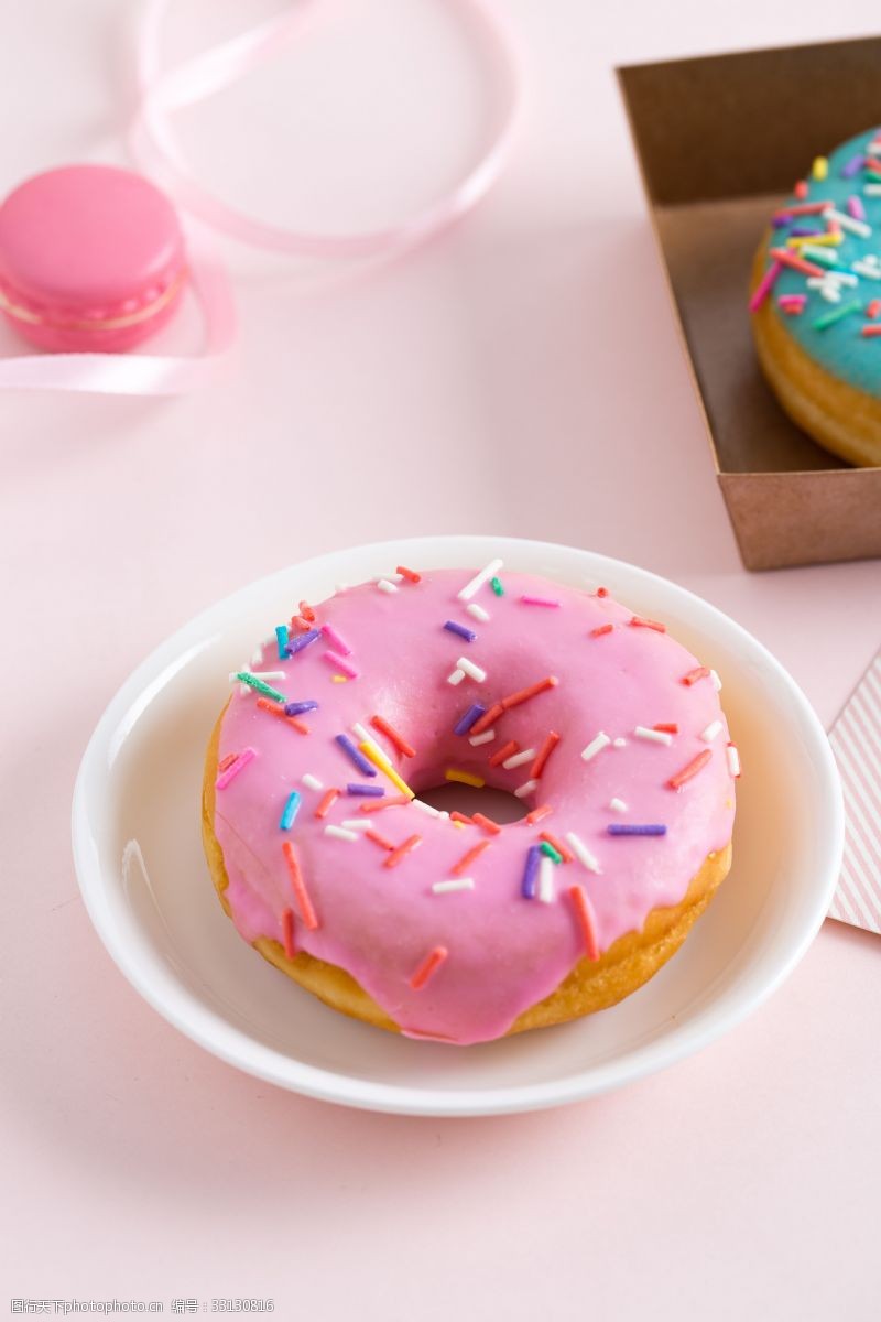 多拿滋摄影图实物图多彩糖粒甜甜圈9