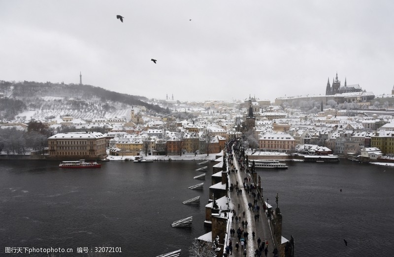 世纪大桥梦回中世纪雪中布拉格