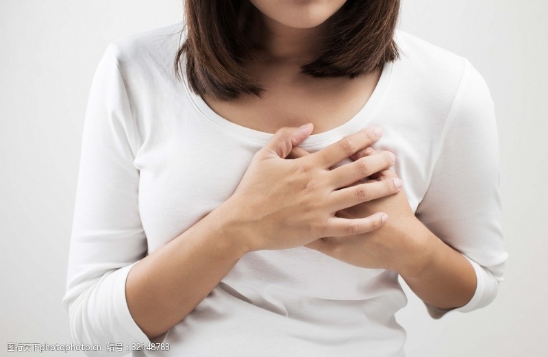 女性健康生活胸口痛