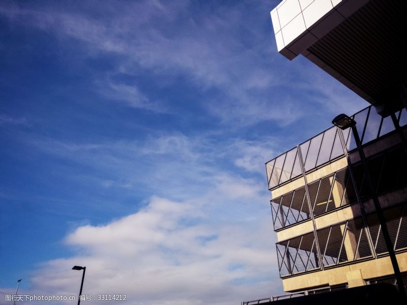 千库原创蓝天下的白色建筑城市风光摄影