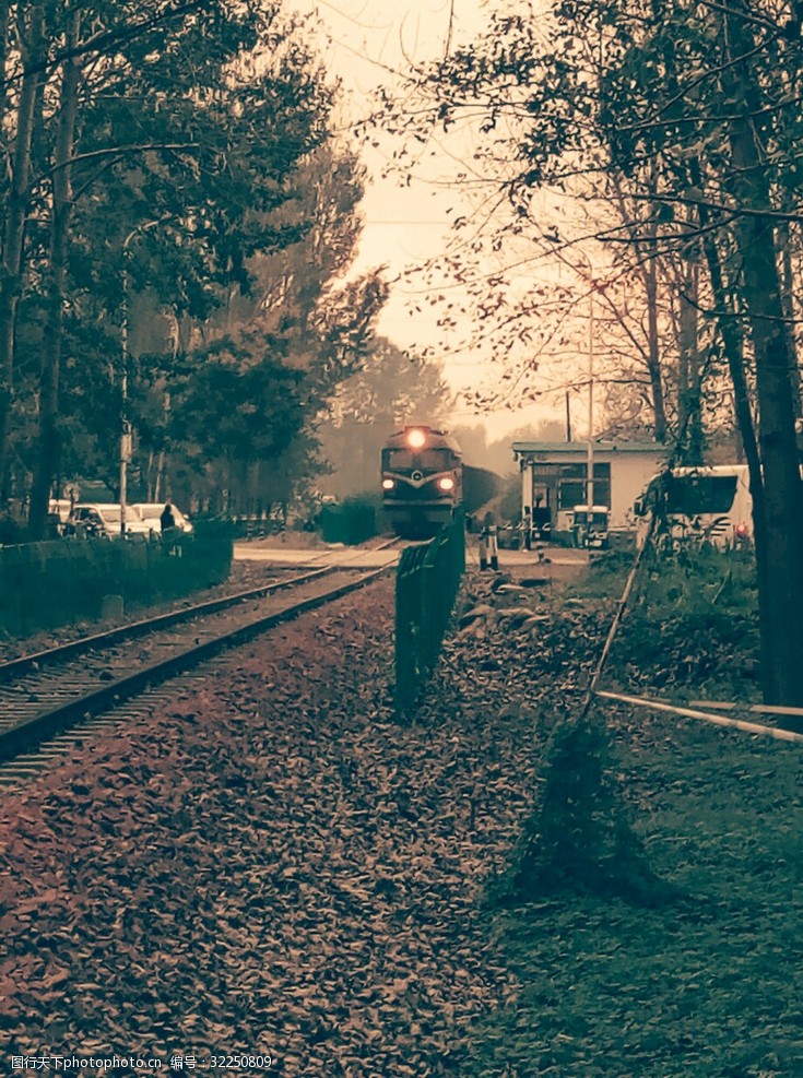 黄昏背景老火车