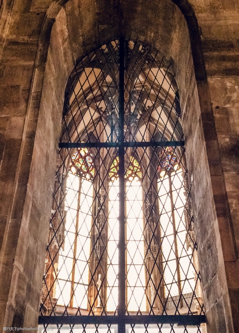 千库原创维也纳教堂镂空的窗户