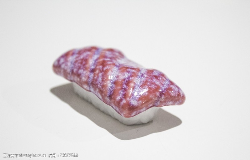 千库原创陶瓷的寿司形状的筷枕