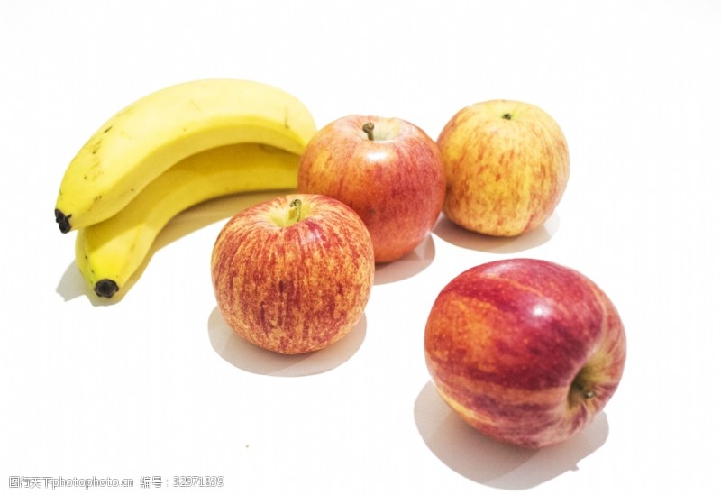口红香蕉和苹果的特写