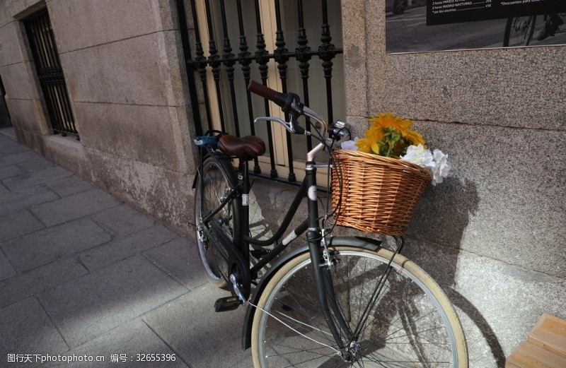 欧洲城市鲜花与自行车
