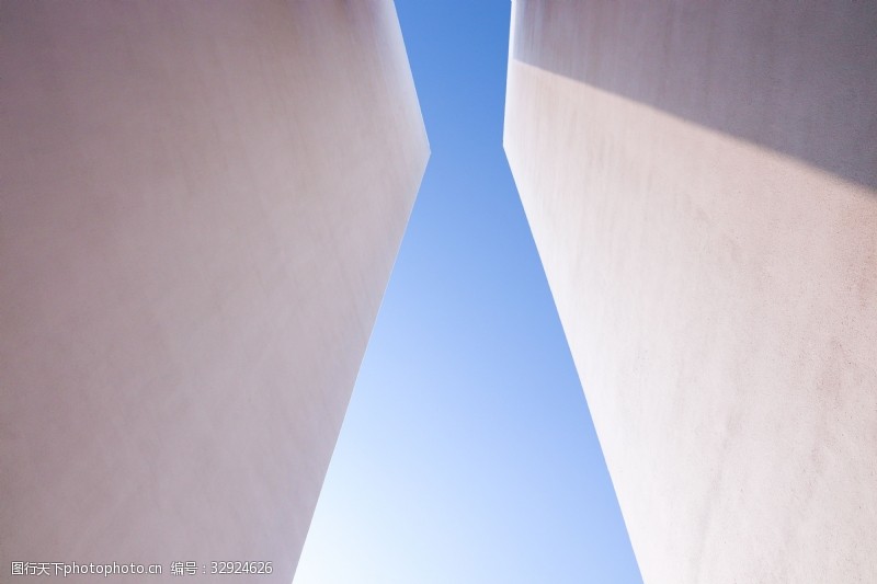 深圳背景图深圳大学纯净白色建筑蓝天背景