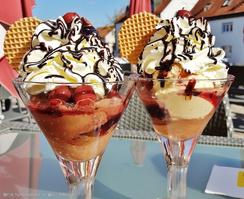 草莓冰淇淋雪糕