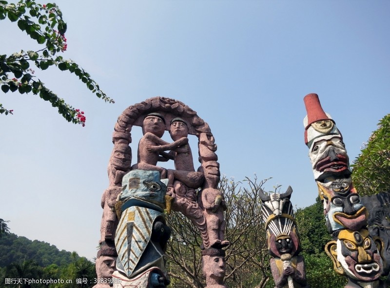 建筑雕塑花纹土著人图腾雕刻柱子