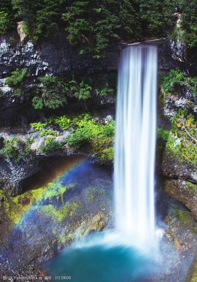 有瀑布的风景自然景观