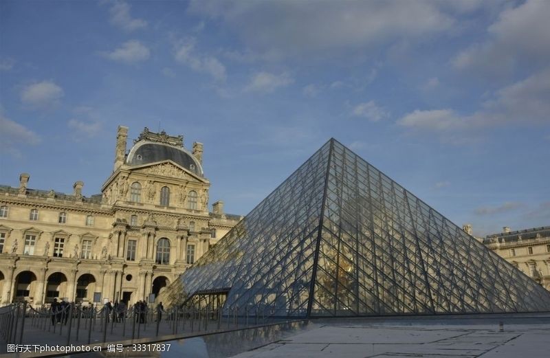 巴黎之旅卢浮宫玻璃金字塔