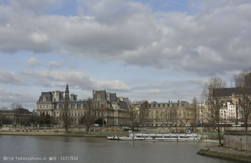 巴黎之旅塞纳河上的游船