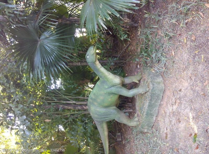 灭绝动物恐龙雕塑